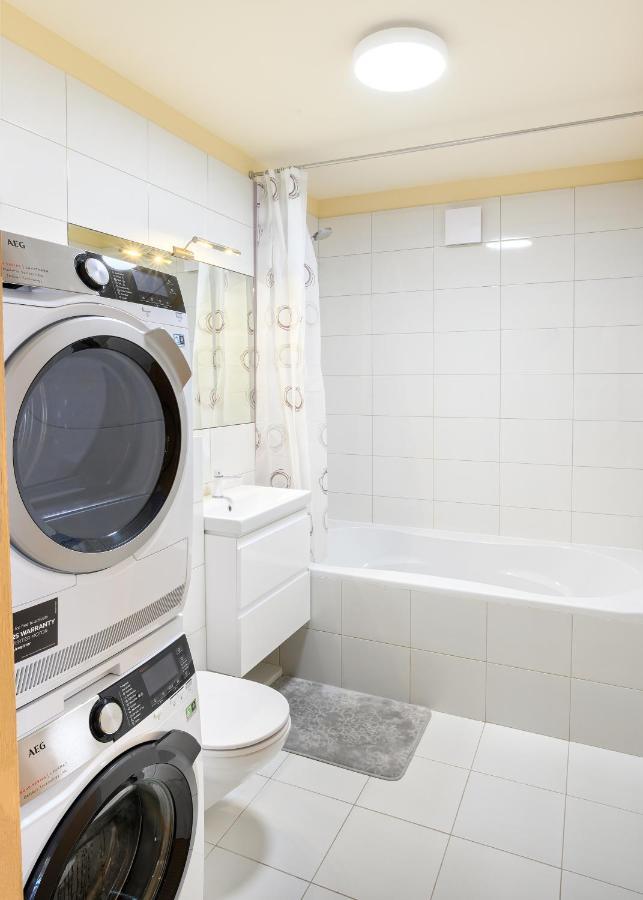 Ona'S Apartment In City Center With Private Parking Kaunas Luaran gambar